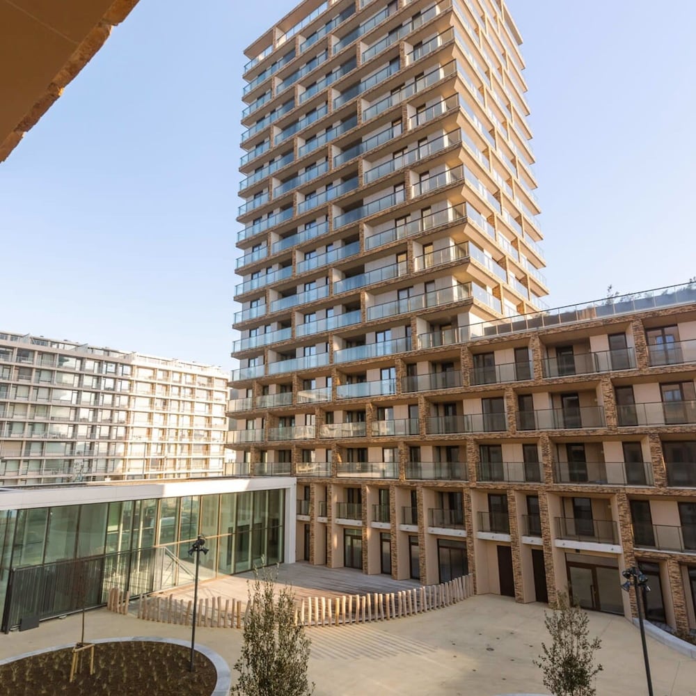Apartment With Terrace Close to the sea
