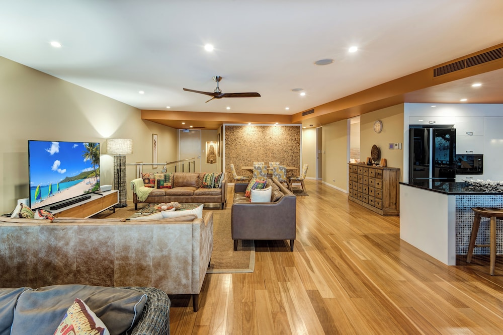 Edge 18 Waterfront Luxury