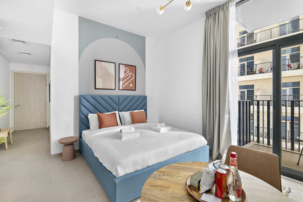 Silkhaus New Modern in JVC Convenient Location