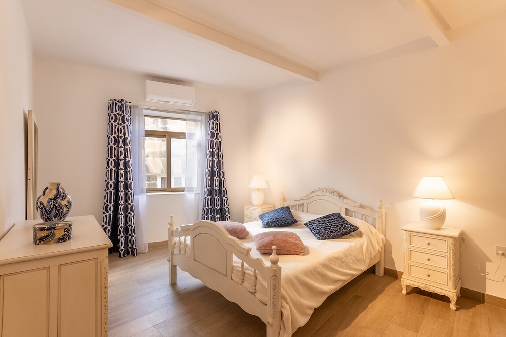 Magnificent Sea View Penthouse Cospicua