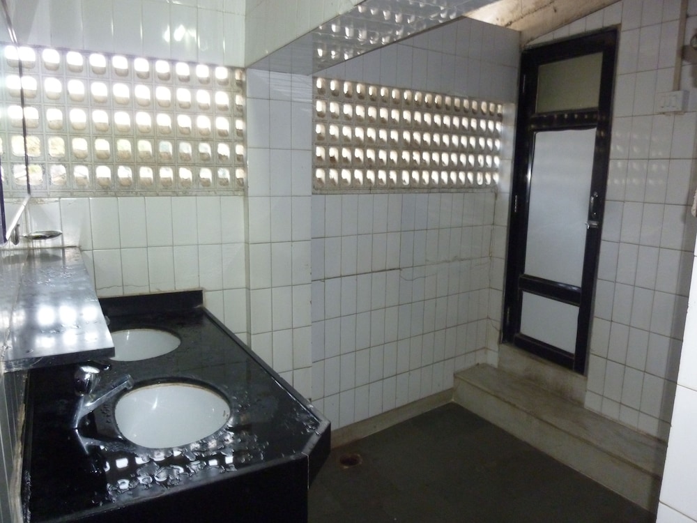 Yadgar Guest House