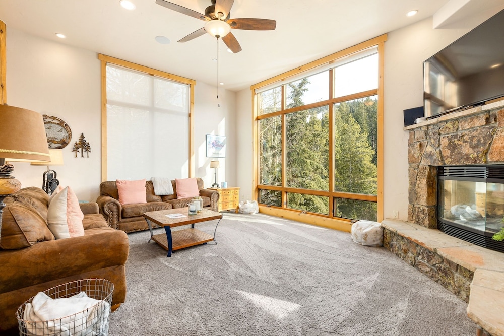 8201 Mill Creek - Private Hot Tub! 3 Bedroom Condo by RedAwning view 2