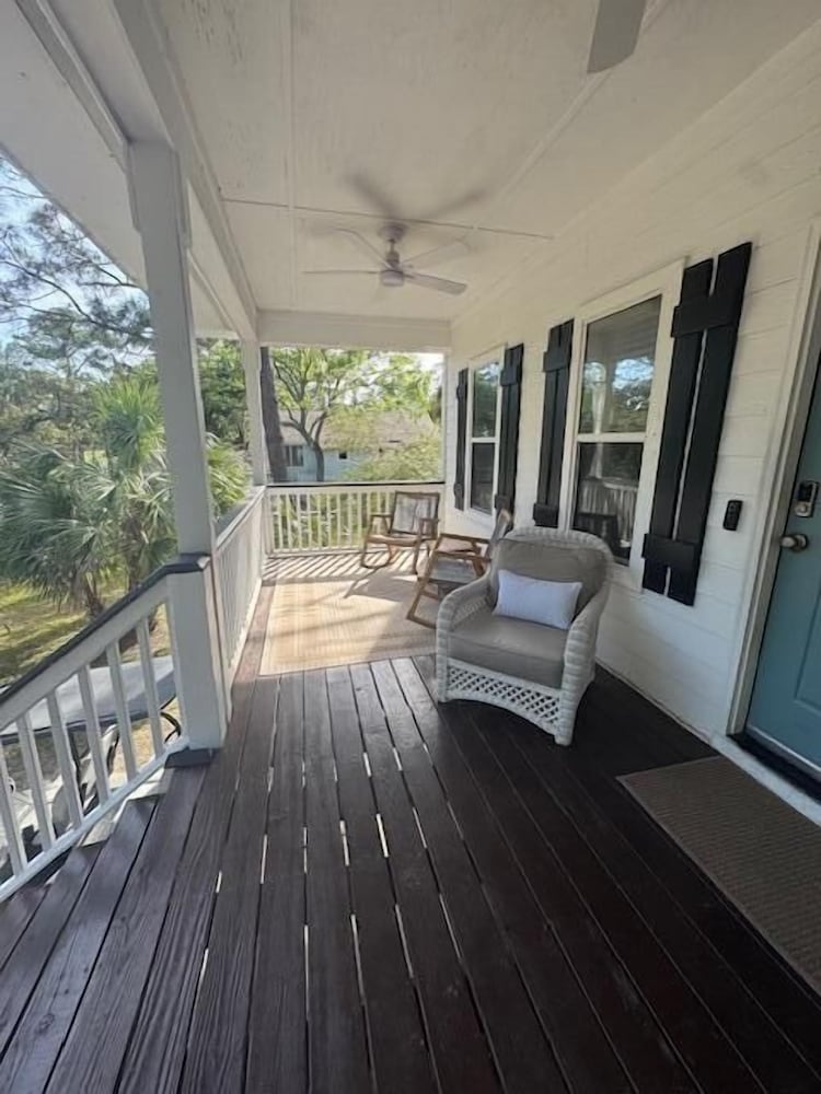 Beautifully Appointed 3-bed, 2.5-bath Home, Great Location Near Beach & Club