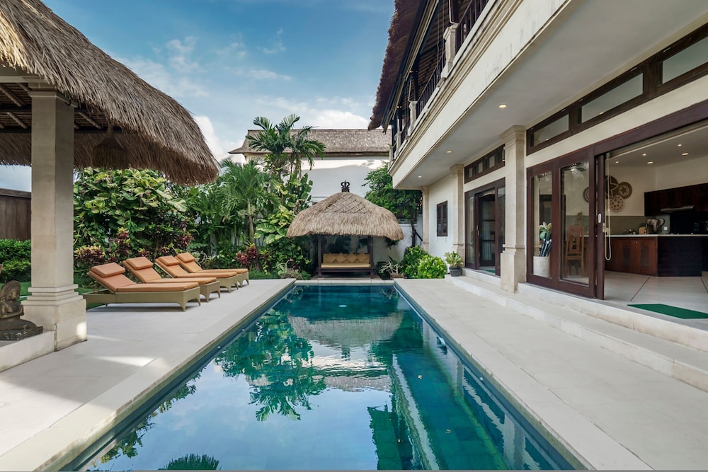 Villa Gading by Alfred in Bali - Stunning 4BD Villa in the Heart of Seminyak Beach