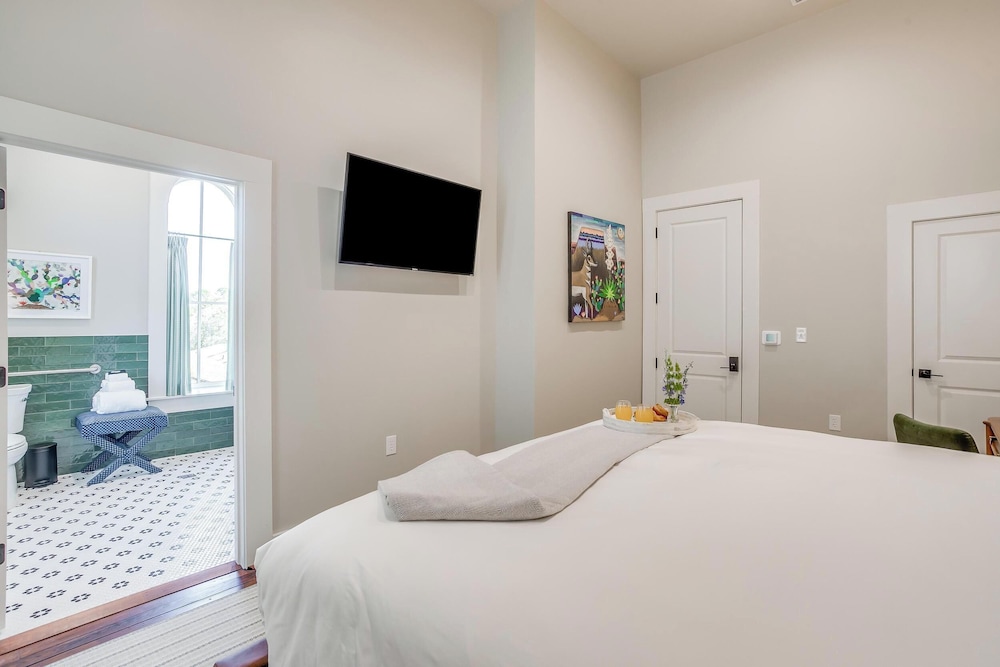 Nutt House Hotel