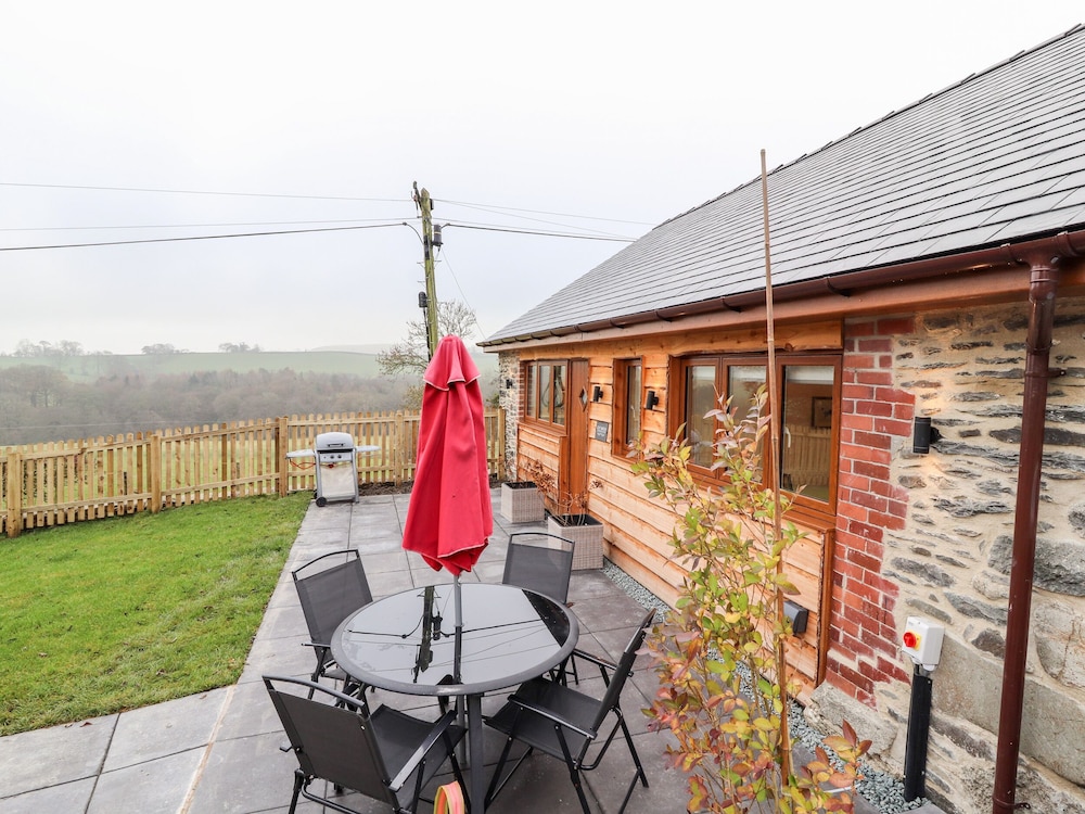 Cut Moch, Plas Moelfre Hall Barns