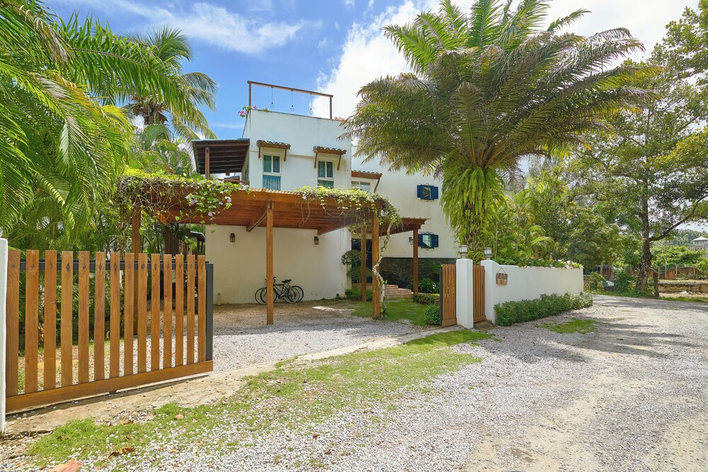 Beach Villa in El Portillo Sleeps 12