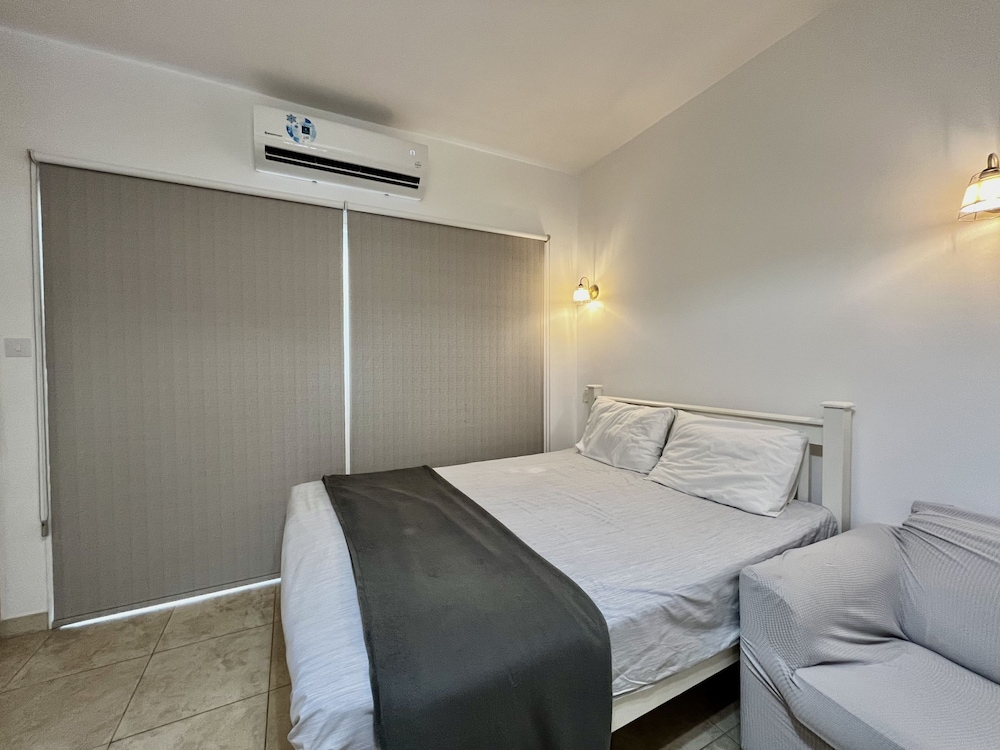157 LIM - Stay Sunsea Studio