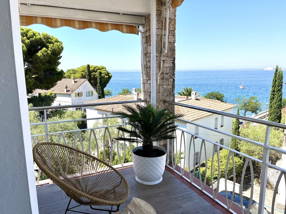 Apartment Near Canyelles Petites Beach