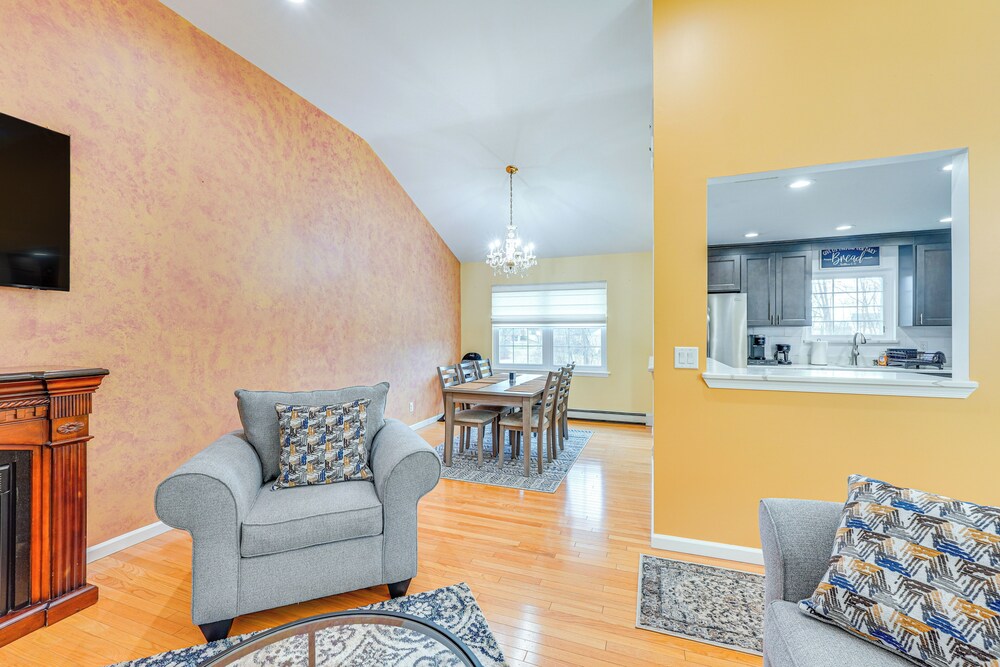 4 Mi to Hudson River: Cozy Newburgh Home!