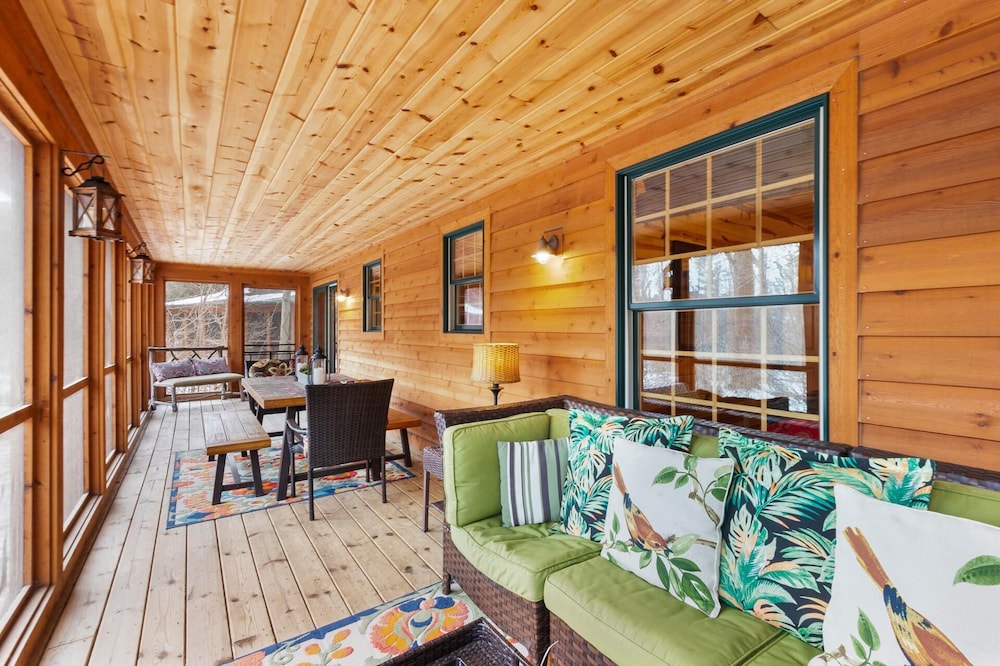 Timber Nest Goshorn Lake Dock, Pool, Town HOT Tub!