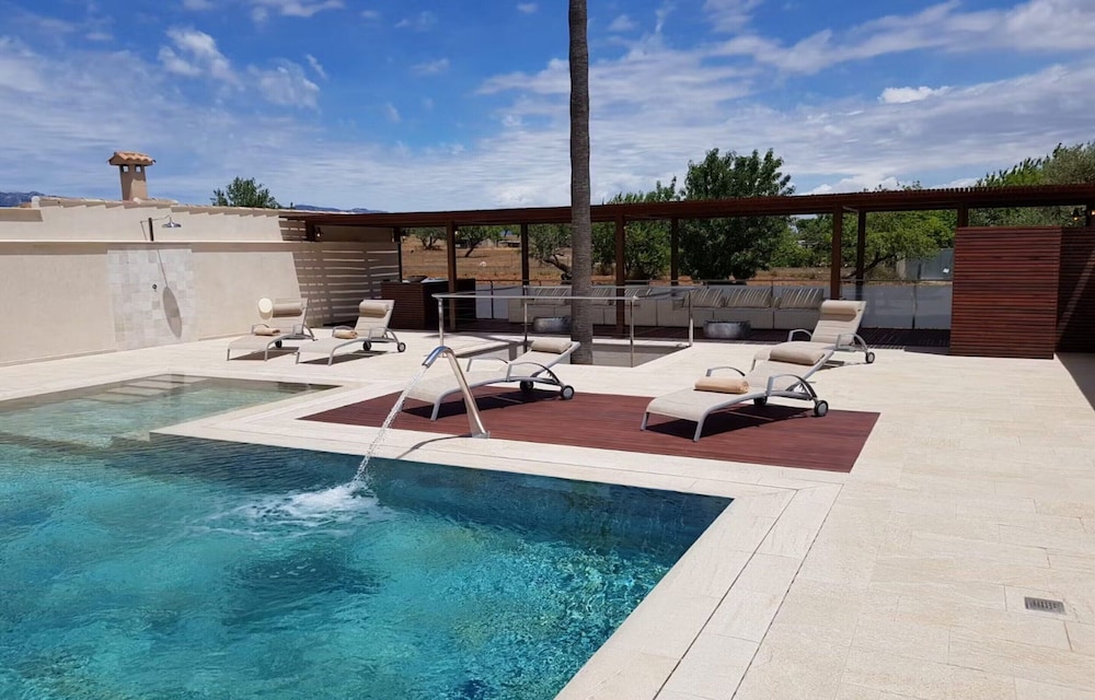 Villa With Salt Water Pool