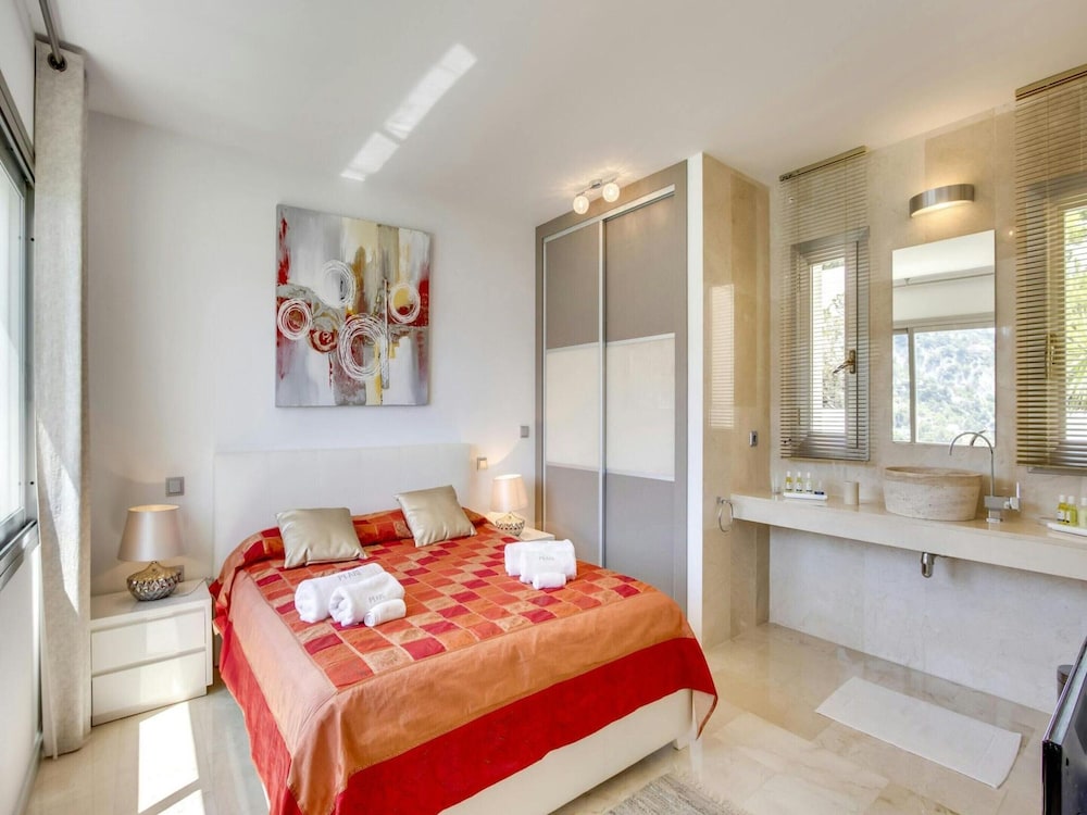Beautiful Villa With Leisure Activities