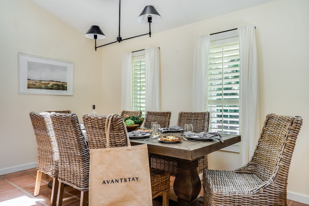 Le n by Avantstay Private Breathtaking Character Cottage w Pool Hot Tub