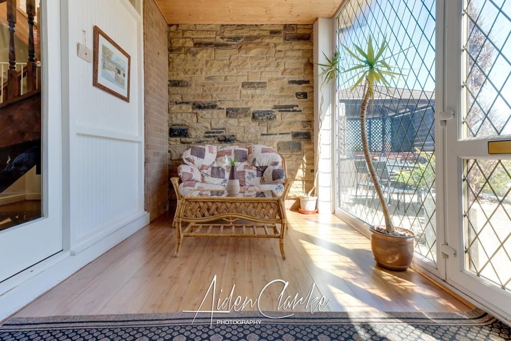 Stunning Residence set on Cliffside in Scarborough view 5