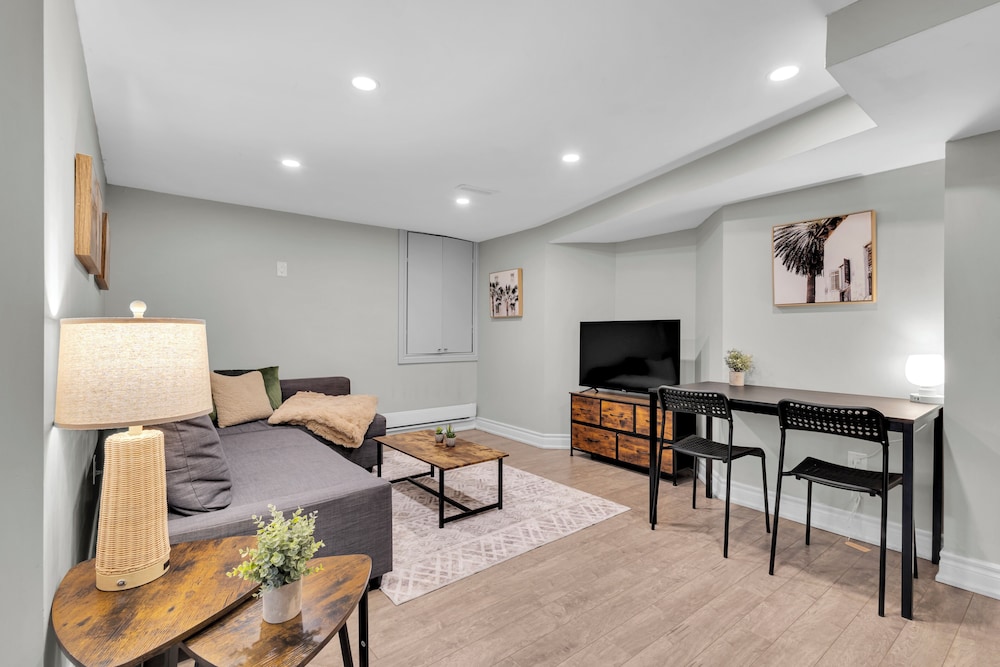 Mississauga Manor - Meadowvale
