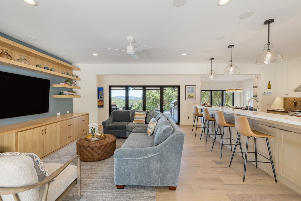 Rancho Robles by Avantstay Vineyard Villa w Views Pool Privacy