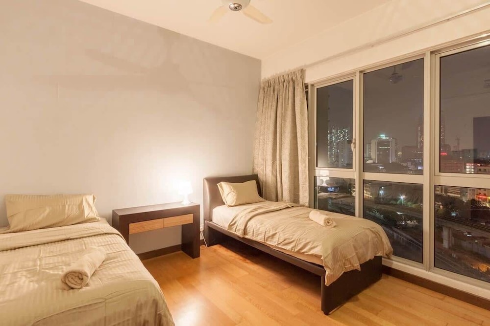 NaiBnB @ Regalia Residence