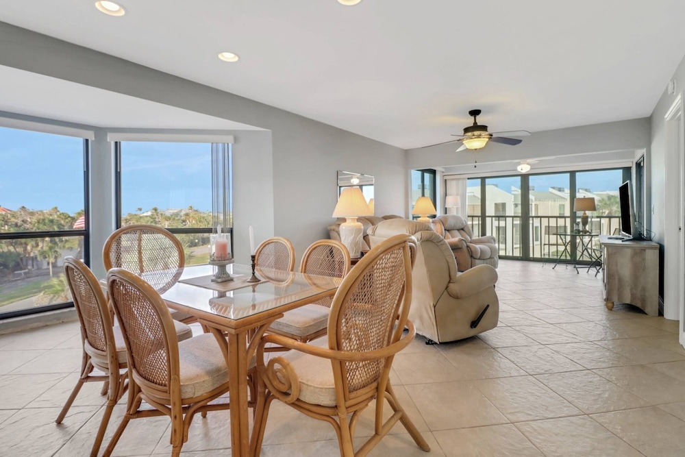 21420 Bay Village Dr 218