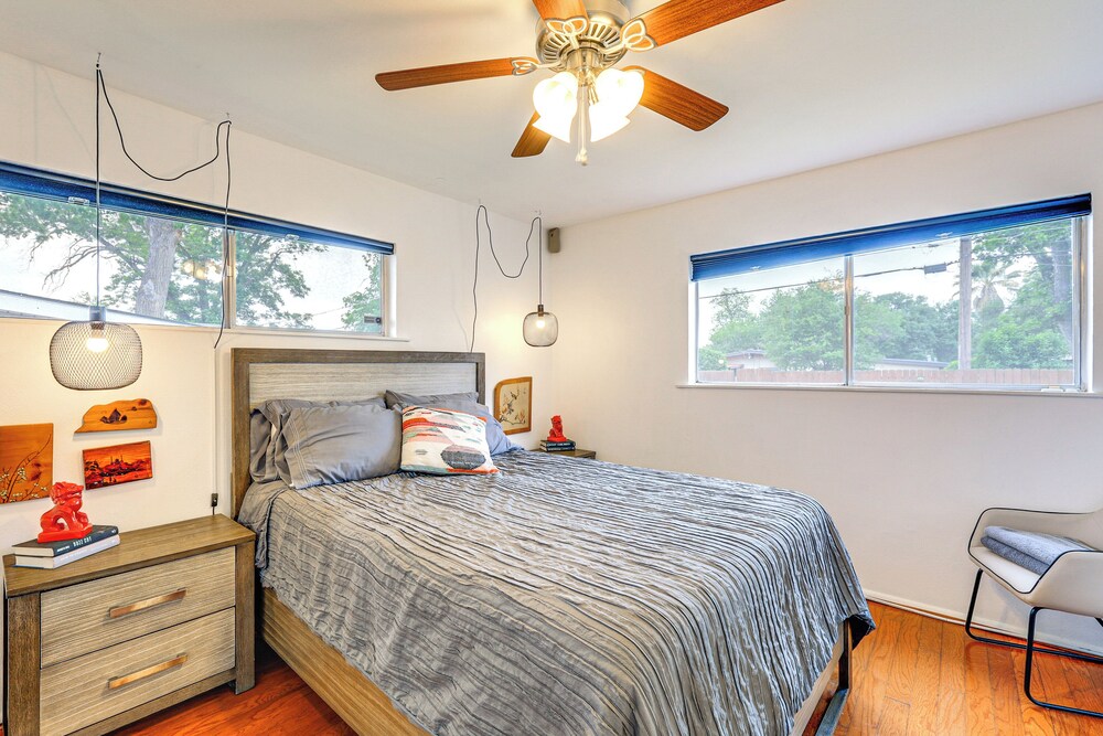 7 Mi to Dtwn San Antonio: Charming Home w/ Yard