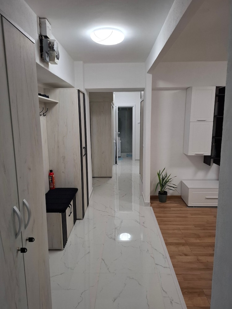 Apartment, 3 Rooms,nearby Piata Victoriei and Gara de Nord, Main Railwaystation