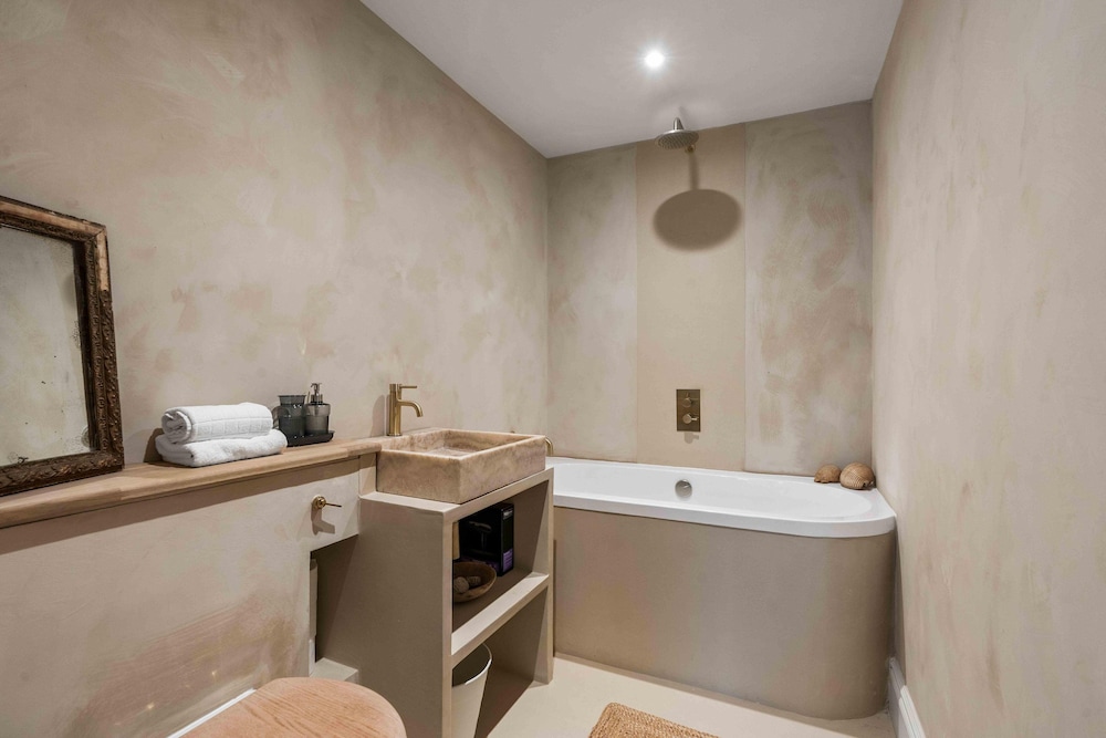 Chantry House With Free Parking By My Getaways