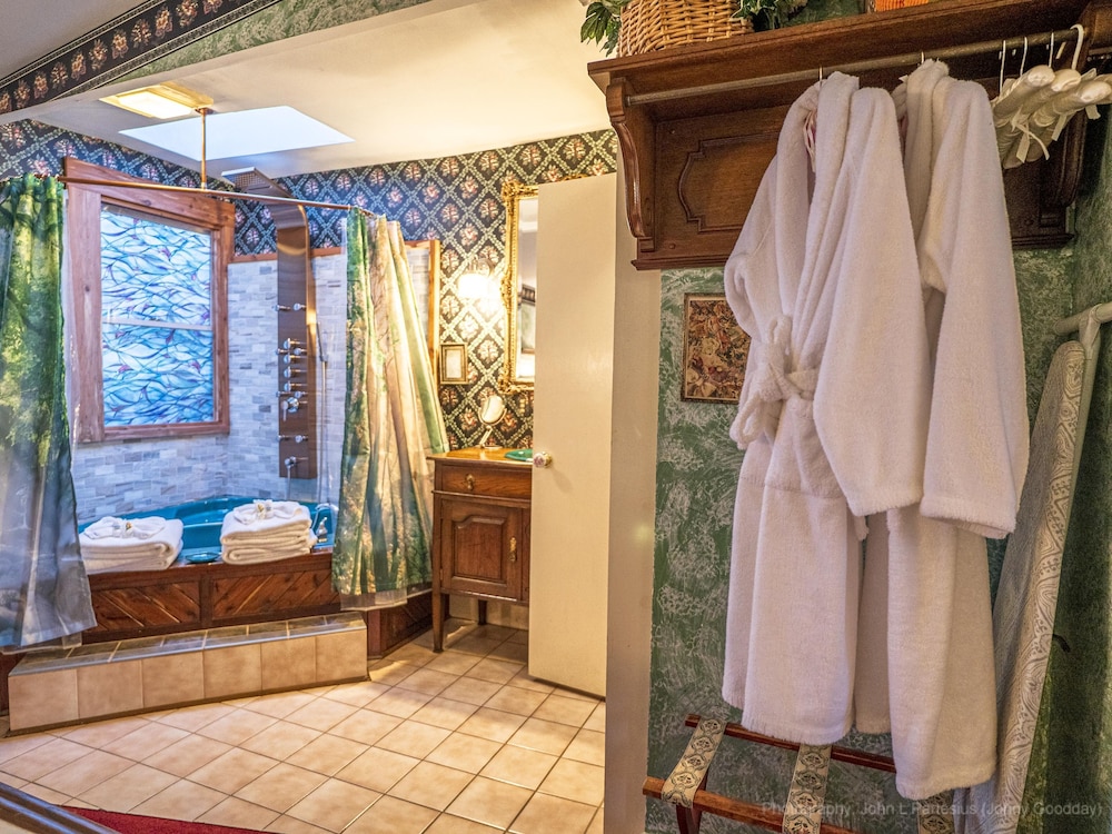 Cliff Cottage Inn - Victorian B&B and Boutique Hotel