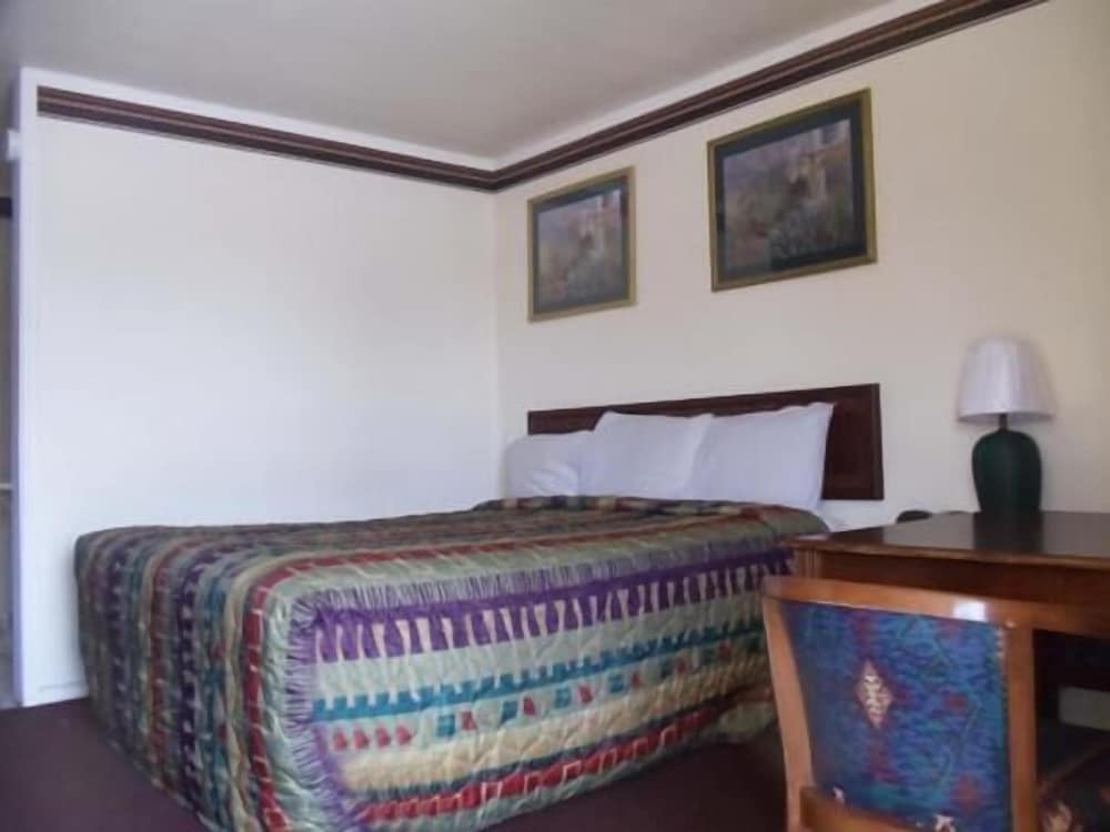 Leonardos Apartments