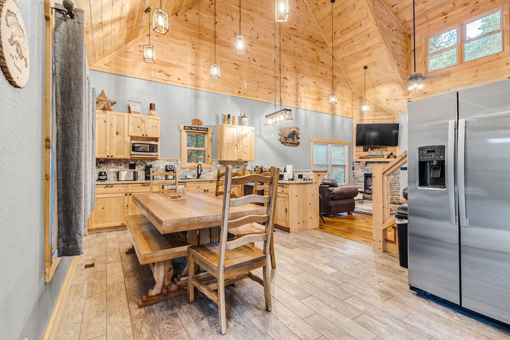 Pinewood Forest Walden's Creek Cabins