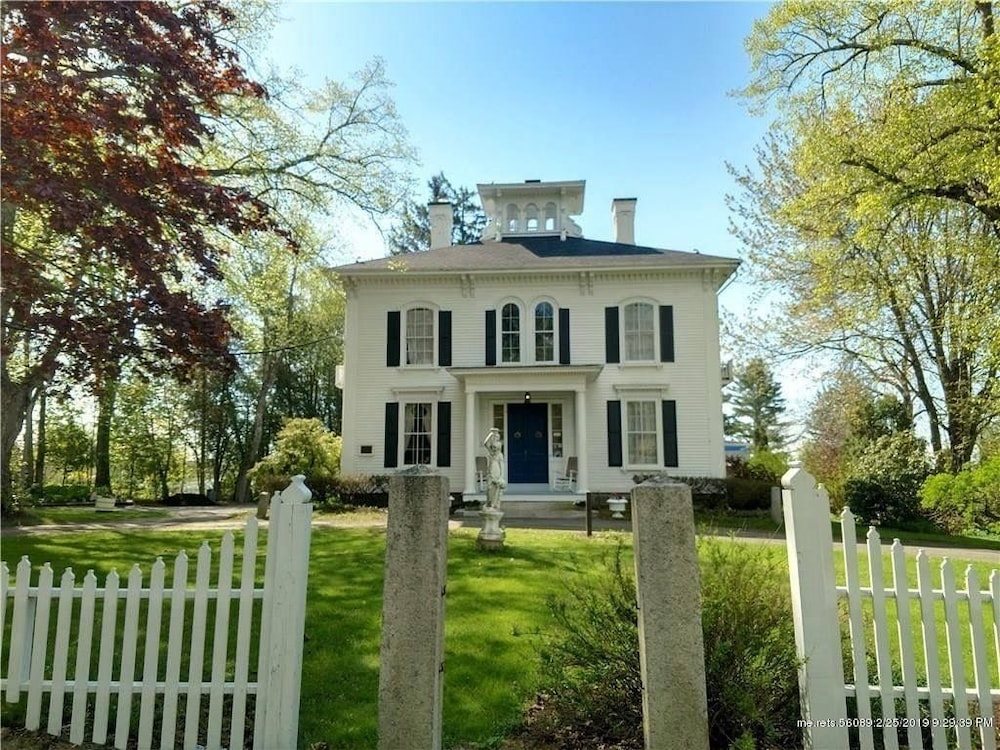 Homeport Inn and Tavern