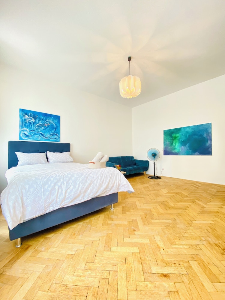 Affordable 2BR Apt For 6 Near Stadthalle