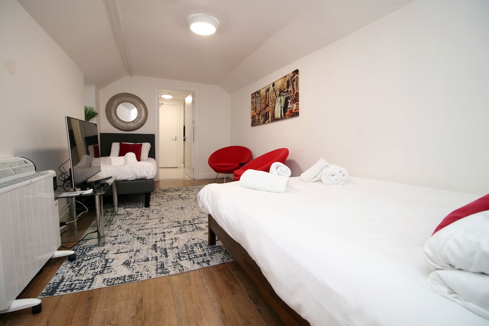 Comfortable Studio Near City Centre, Free Parking view 5