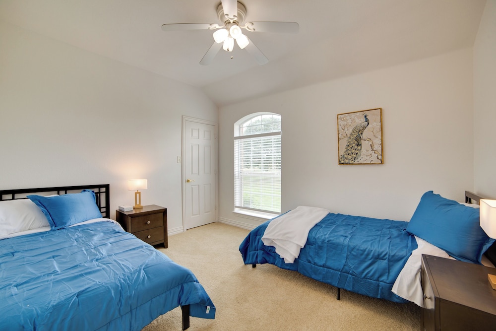 Game Room & Bar: Secluded Getaway in Farmersville