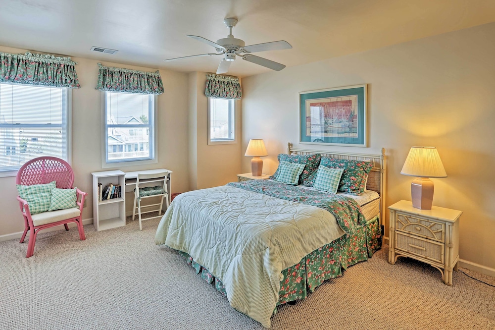 Family-friendly Vacation Home: Steps to Beach! view 5