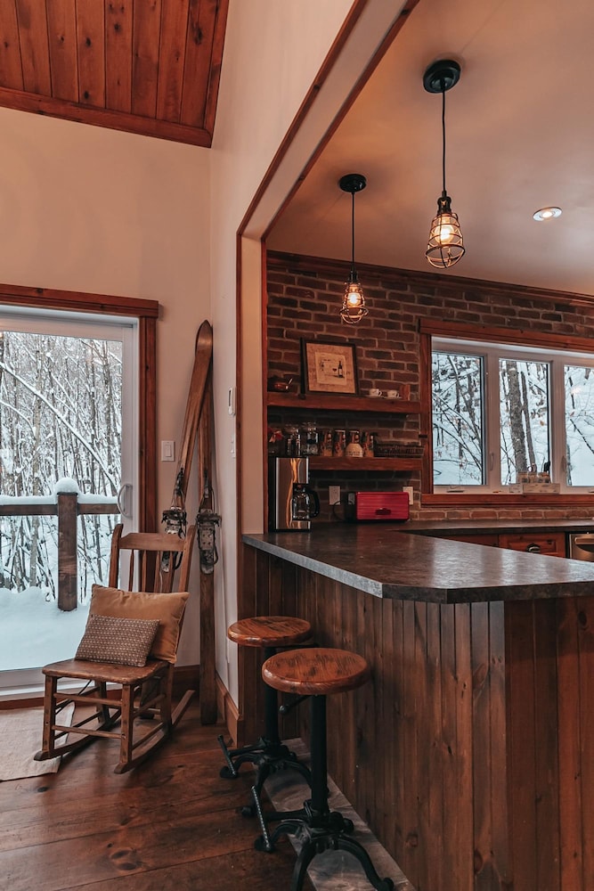 The Pika - Beautiful Mountain-top Cottage With 23 Acres of Private Land With Hiking