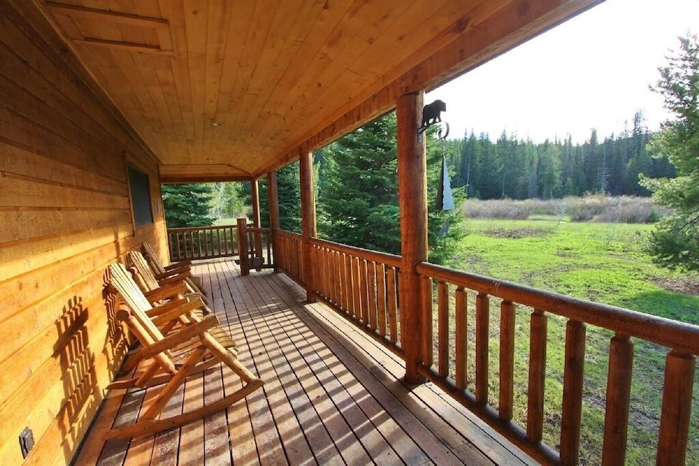 Red Cedar Cabin view 5