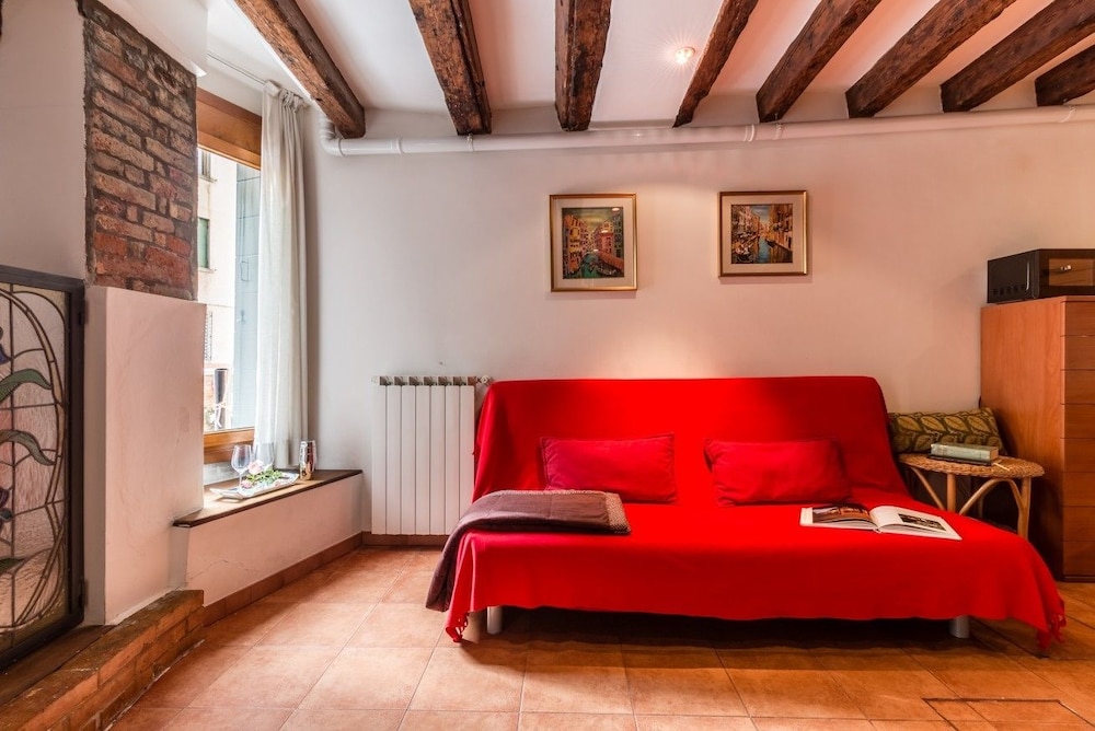 Venice Canal View Boutique Apartment