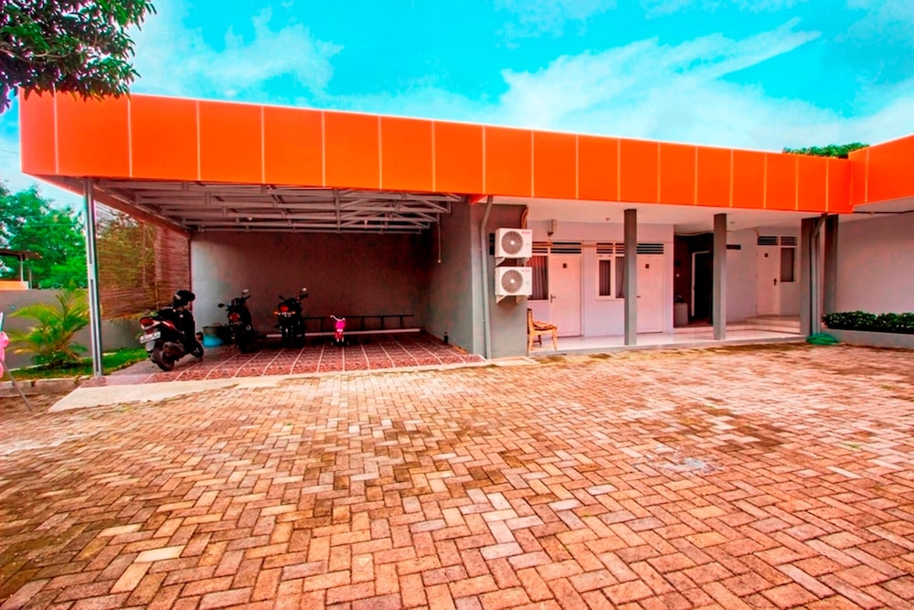 RedDoorz near Atmajaya University