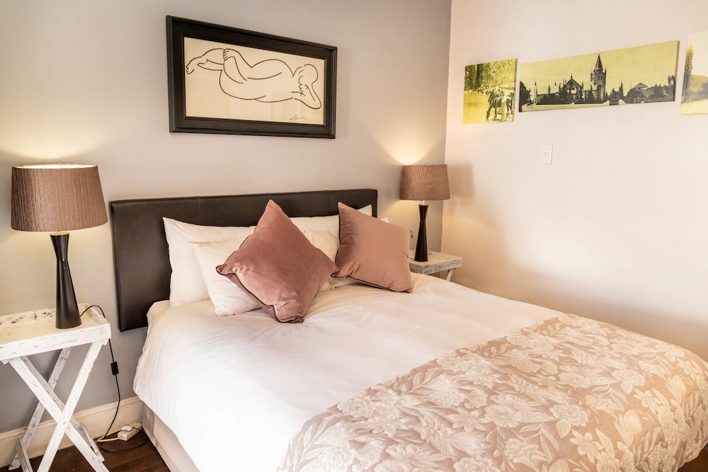Four Oaks Guesthouse