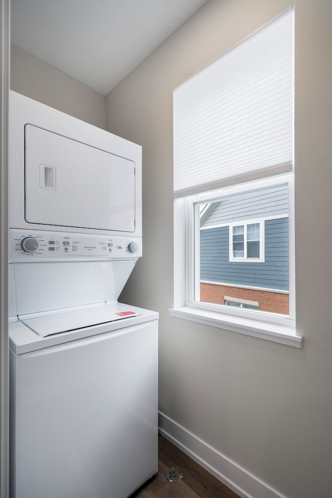 Spacious 4BR Warrenville Home- Rep 1