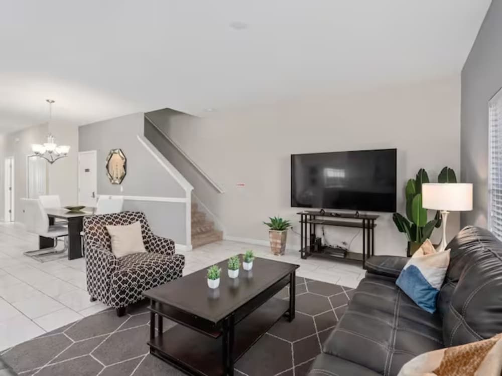Free Amenities Spacious Home King Beds