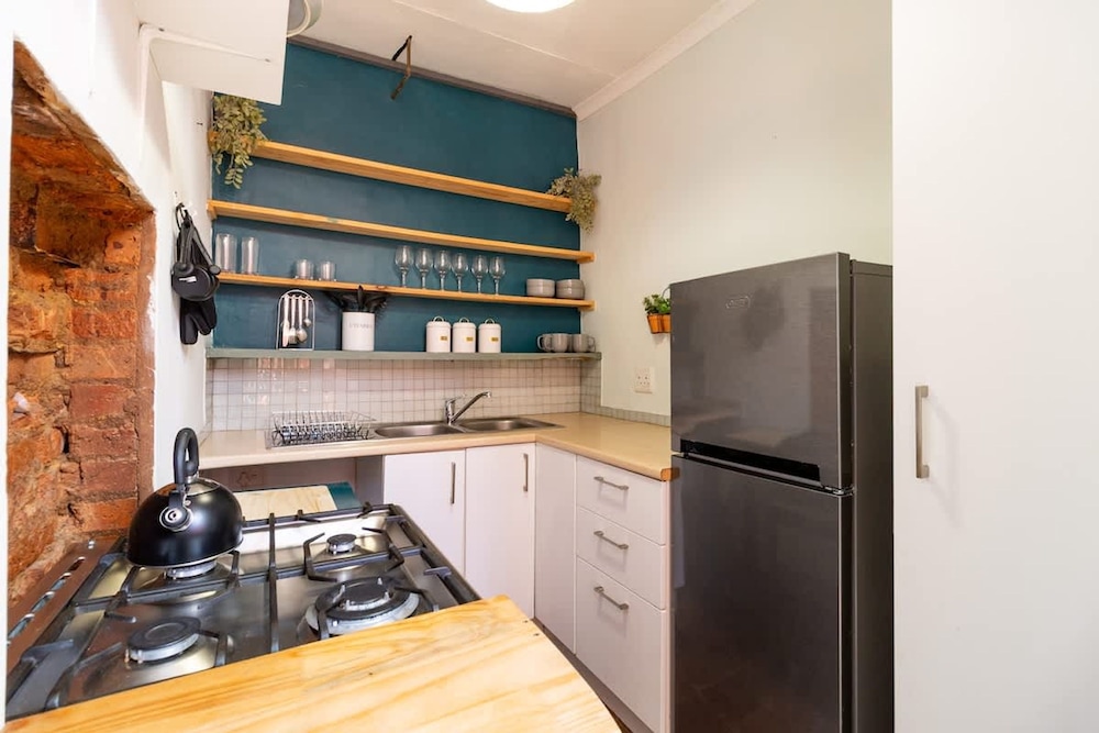 Funky Pet Friendly 2-bedroom Escape Bo-kaap