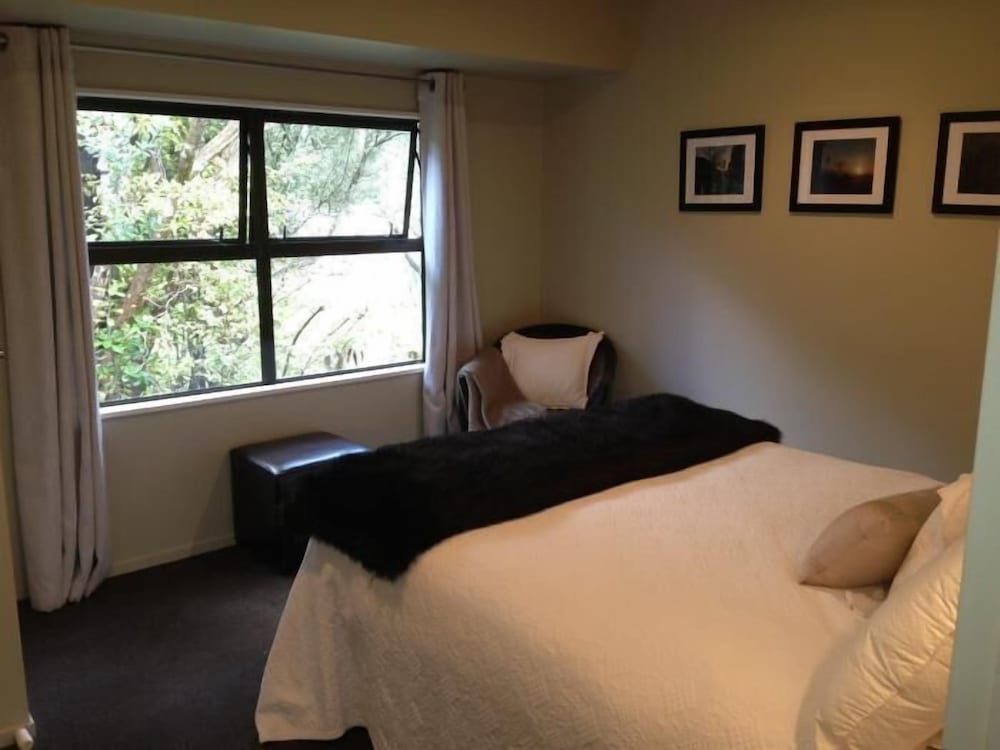 Tawharanui Lodge view 3