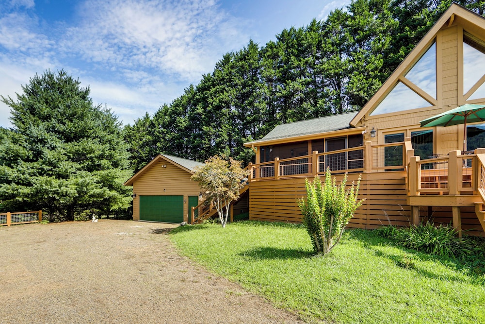Panoramic Mountain Views & Decks: Franklin Cabin!