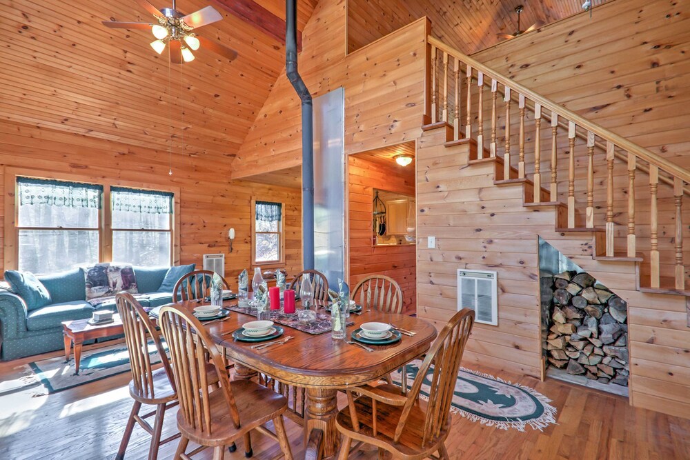 Highlands Cabin w/ Forest Views < 4 Mi to Cashiers