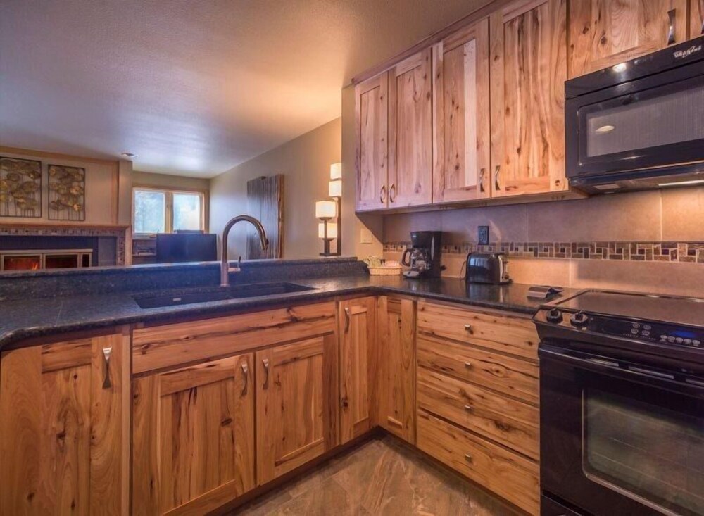Liftside Condominium 1 Bedroom Apartment by Key to the Rockies