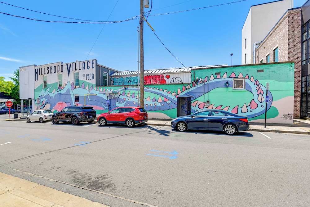Walk to Vanderbilt: Eclectic Apt in Nashville