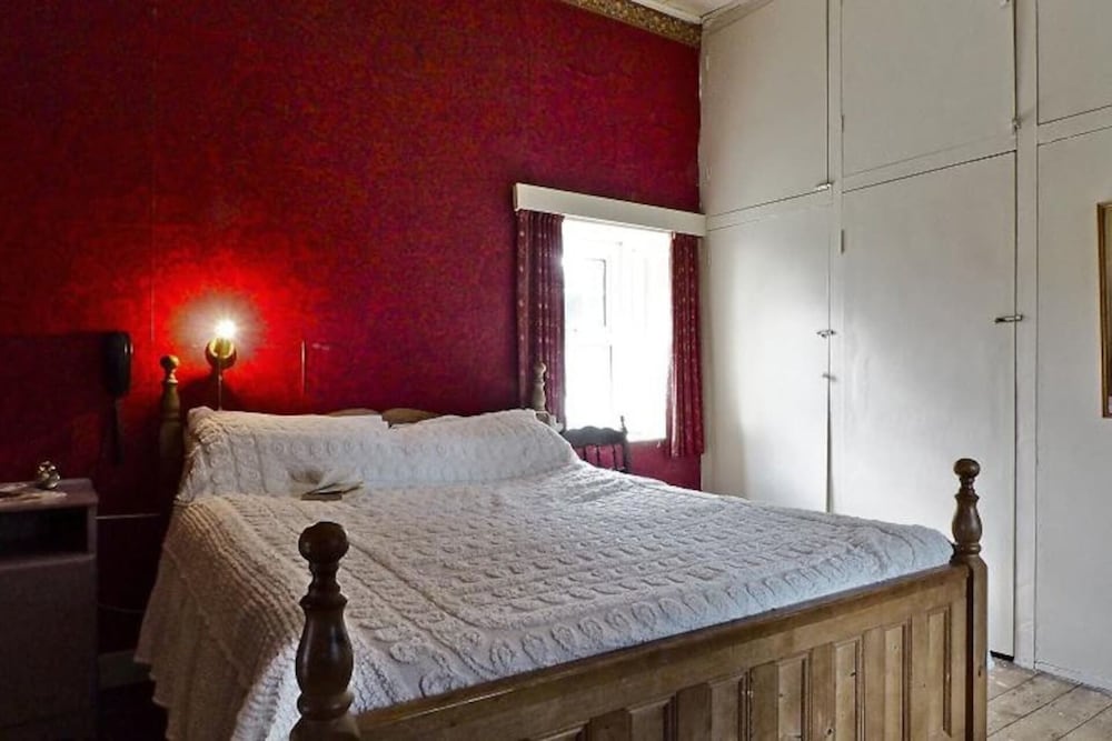 Shannon View 3 Bed Farm House With Private Parking view 3