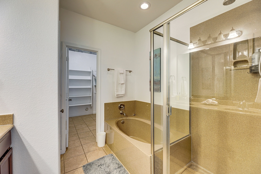 5 Mi to Lake Travis: Pet-friendly Home w/ Yard!