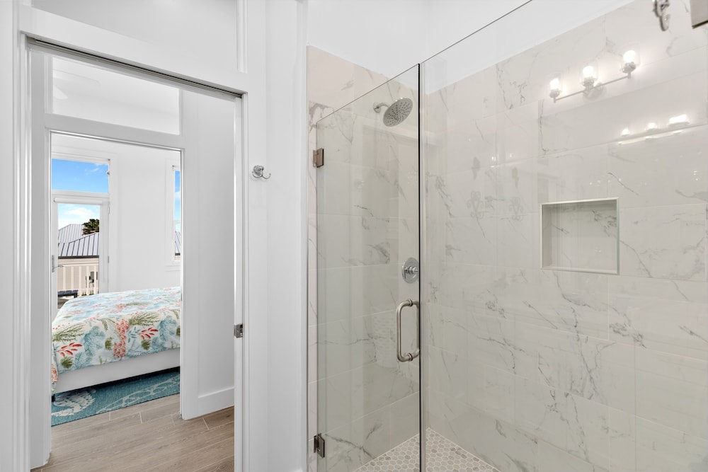 The Scarlett - Private Home At The Shores 3 Bedroom Home